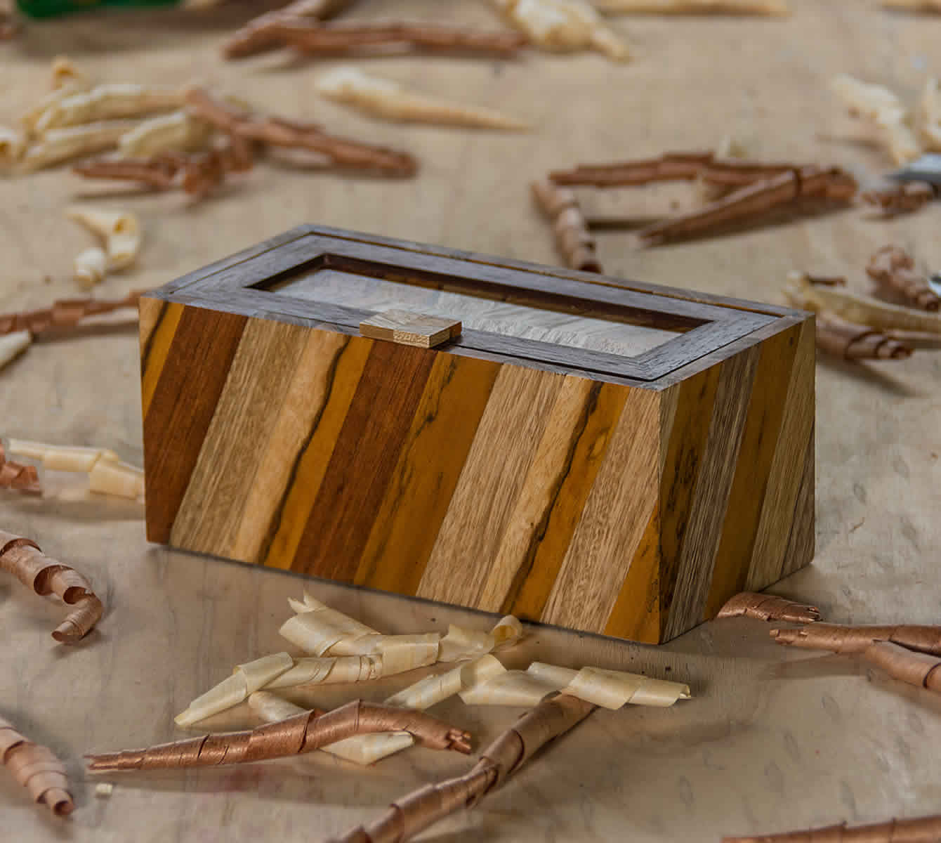 caja de madera decorativa